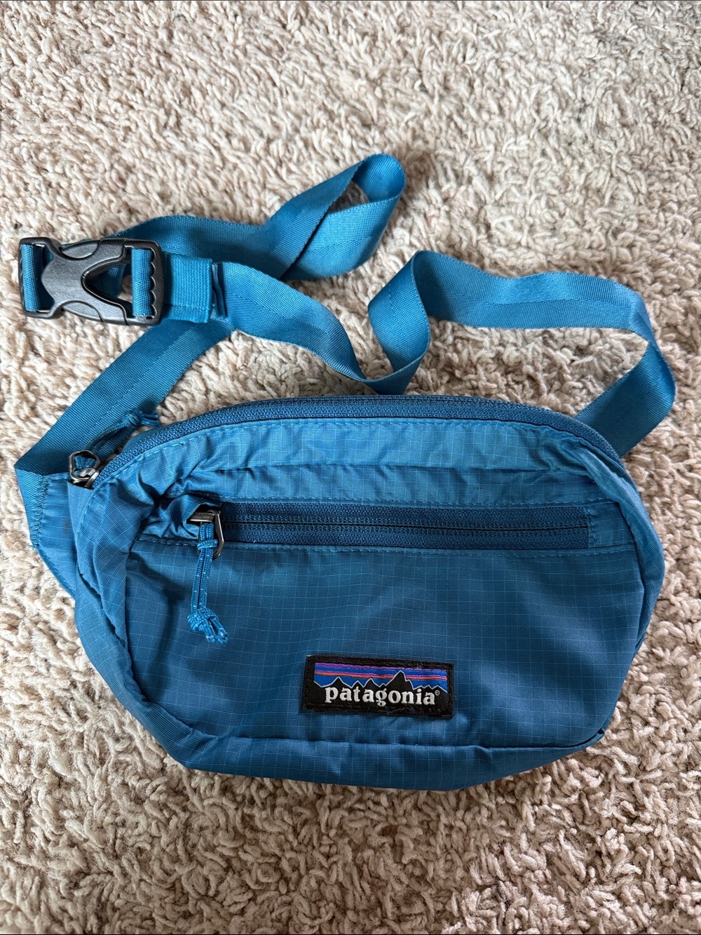 Patagonia ultralight black hole hip pack 1L-Blue